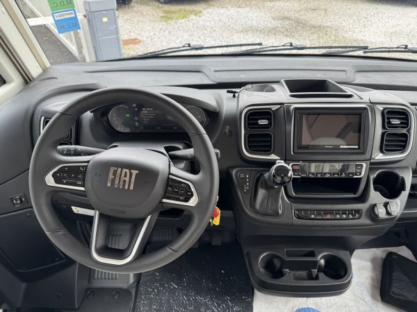 896 F 2026 (Automatique)