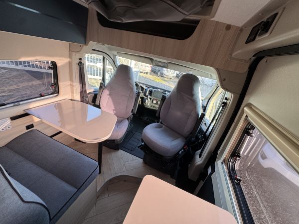 V594 UP First Line 2026 (Automatique)