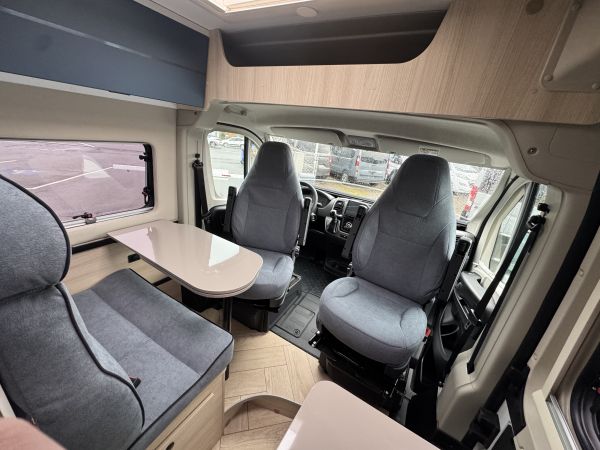 V594 S First Line 2026 (Automatique)