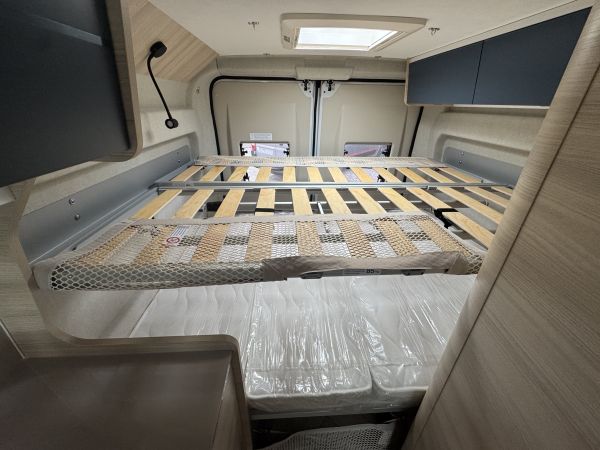 V594 M First Line 2026 (Automatique)