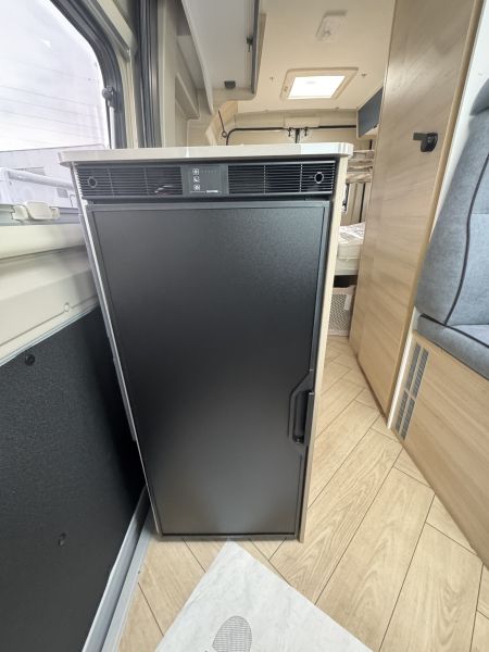 V594 M First Line 2026 (Automatique)