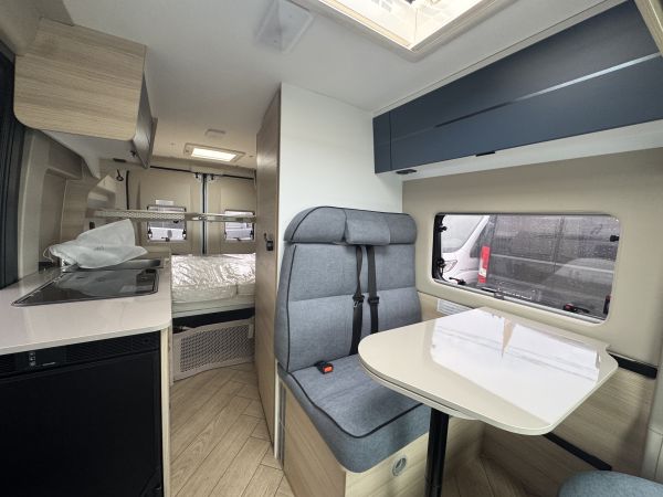 V594 M First Line 2026 (Automatique)