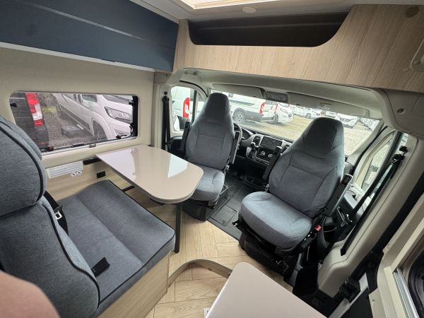 V594 M First Line 2026 (Automatique)