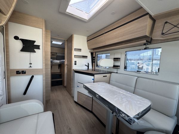 866 F 2026 (Automatique)