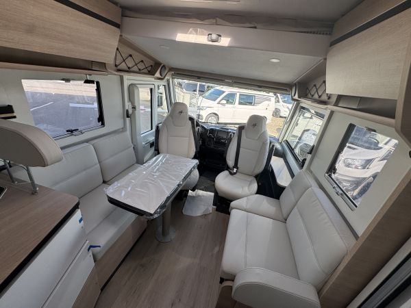 866 F 2026 (Automatique)