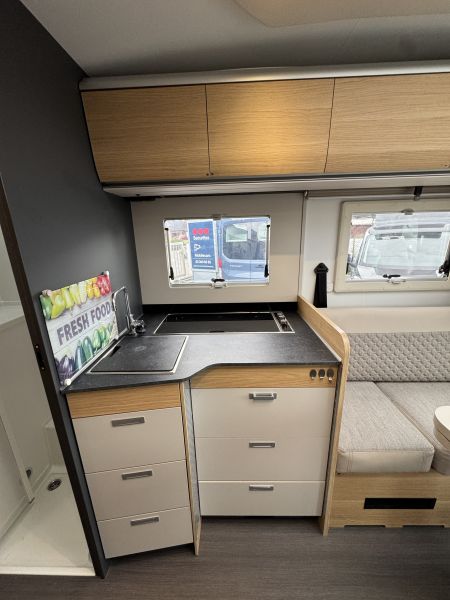 Adria Coral Axess 650 DC