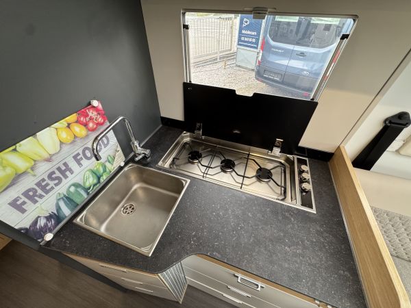 Adria Coral Axess 650 DC