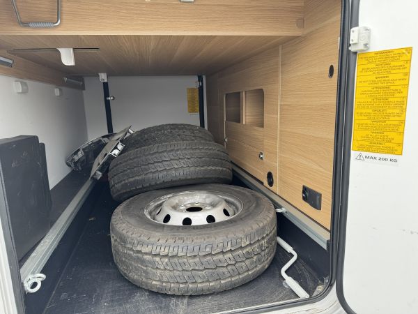 Adria Coral Axess 650 DC