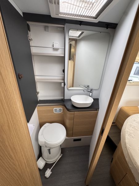 Adria Coral Axess 650 DC