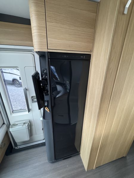Adria Coral Axess 650 DC