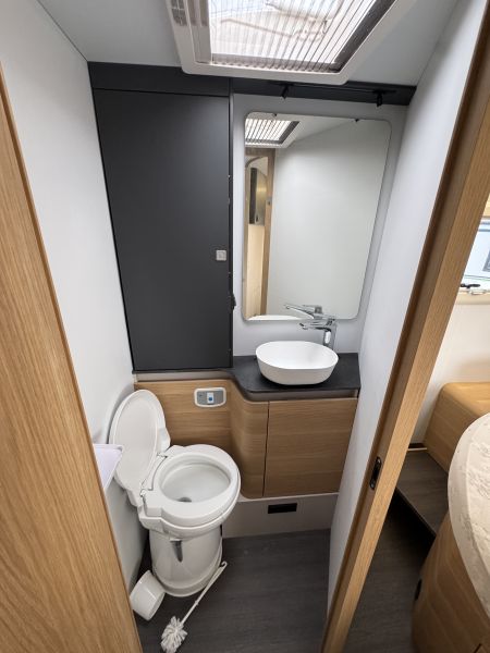 Adria Coral Axess 650 DC