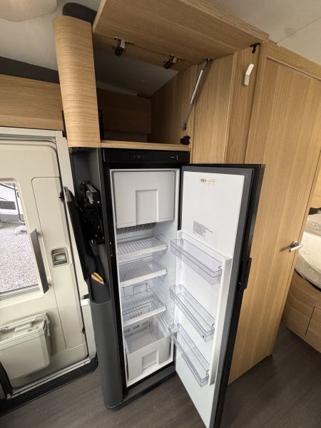 Adria Coral Axess 650 DC