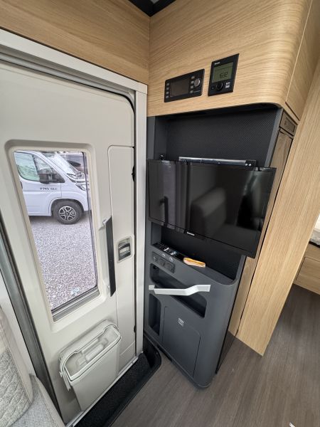 Adria Coral Axess 650 DC