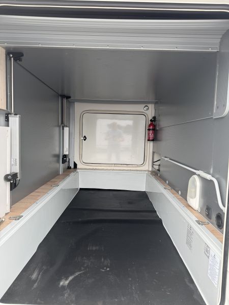 890 F