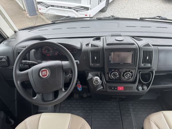 890 F
